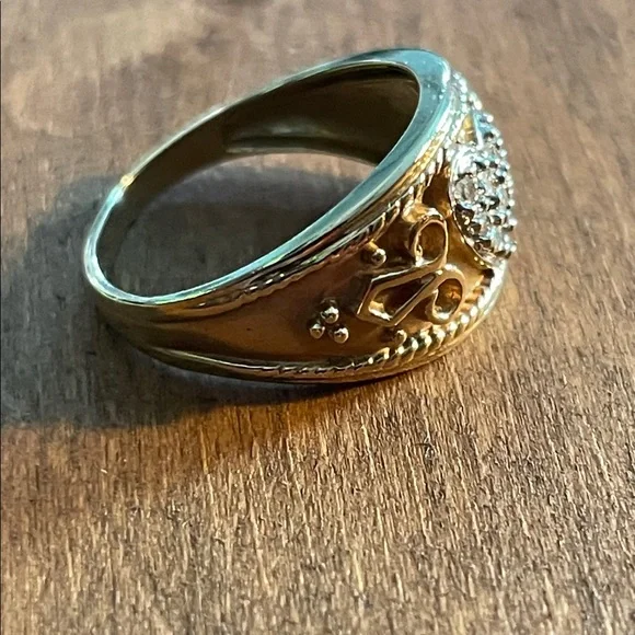 Vintage 10KT .10 TW Diamond Heart Ring Size 7 weighs 2.9 Grams Beauty!! Classy - Picture 2 of 9